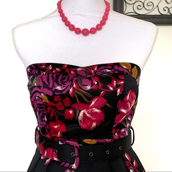 BEAUTIFUL STRAPLESS DRESS WITH ROSES - Picture 2 of 7